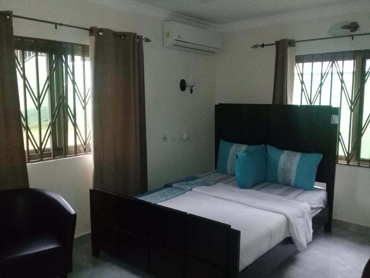3A'S Guest House Akosombo Exterior photo